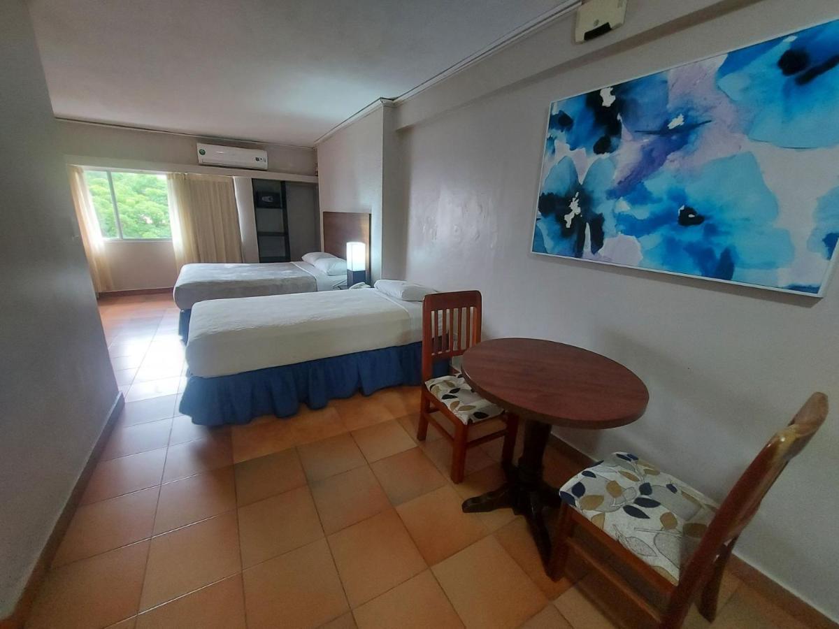 Hotel Tower House Suites Панама Сити Екстериор снимка